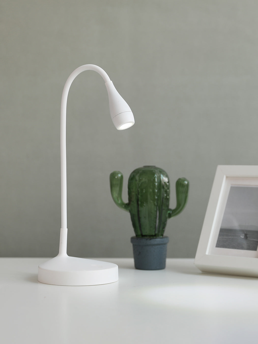 1200mAh Table Lamp Model: CJD2102A (White)