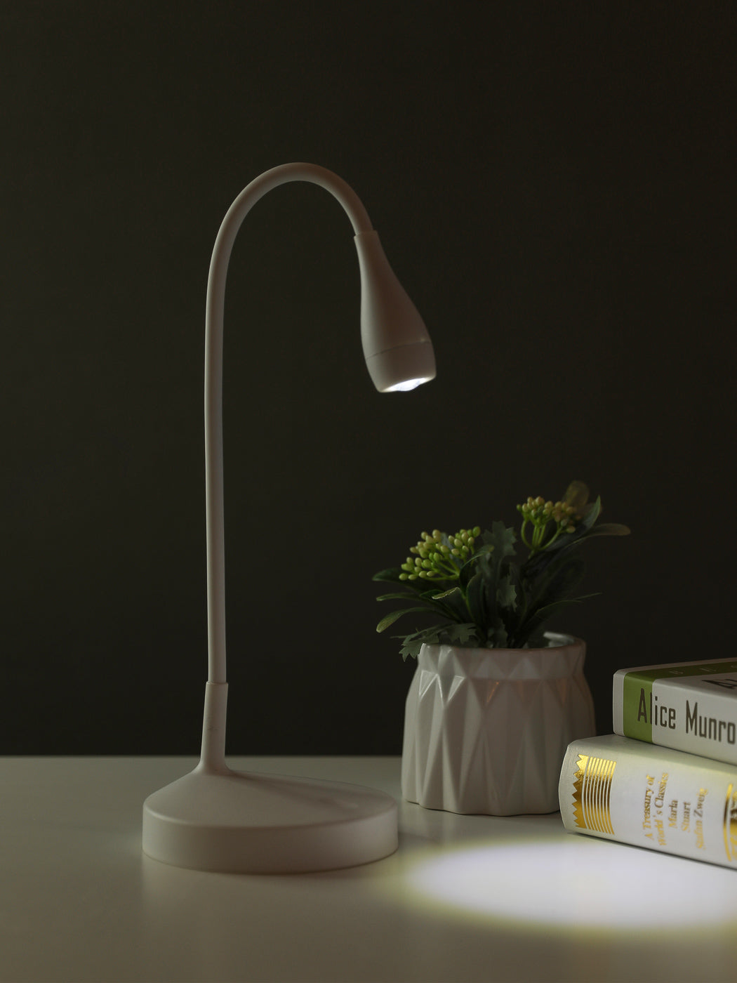 1200mAh Table Lamp Model: CJD2102A (White)