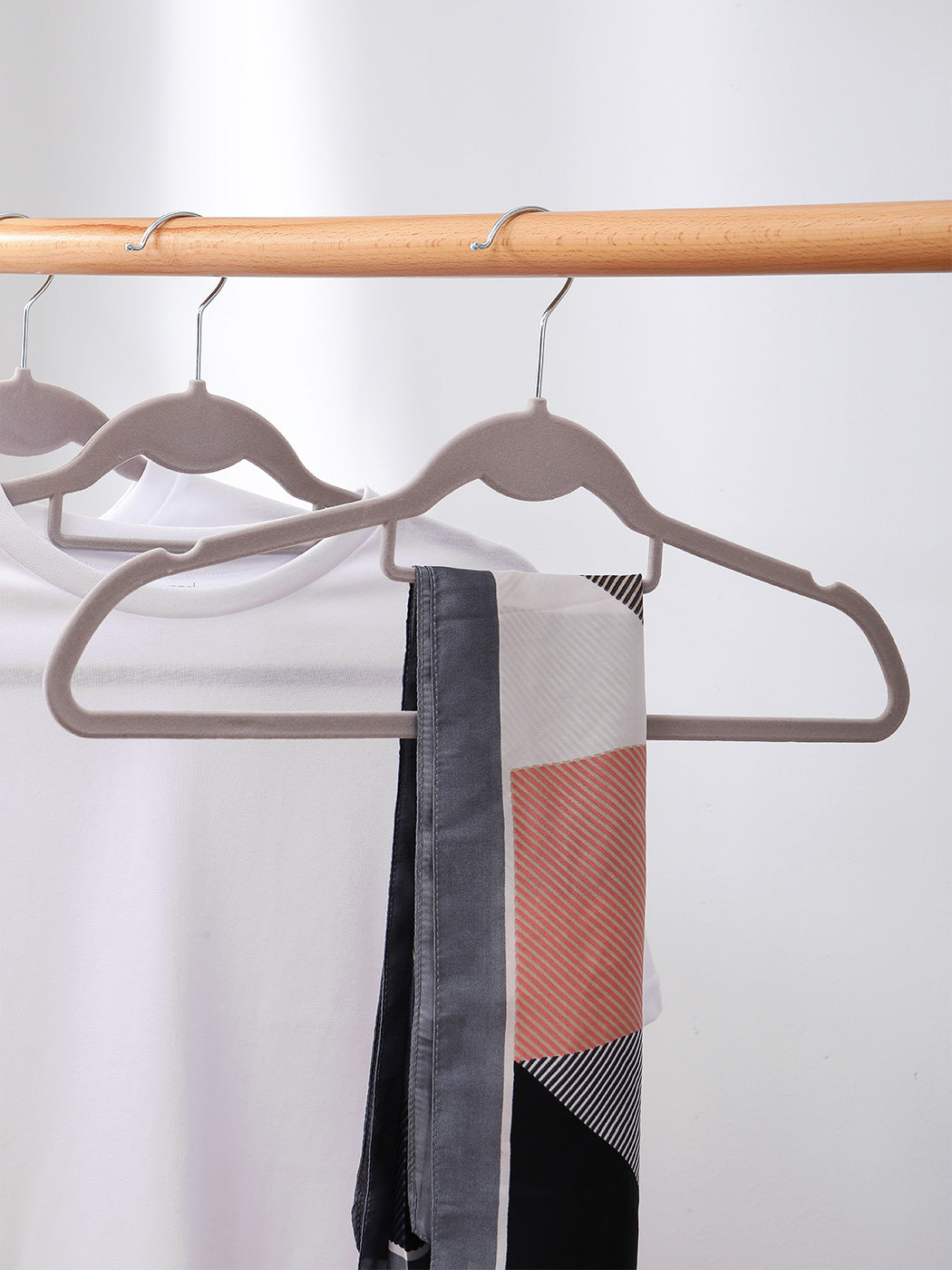 Doubleposition Flocking Clothes Hanger for Adult3pcs (Gray) Miniso